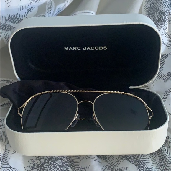 Marc Jacobs Accessories - Marc Jacobs sunglasses with case